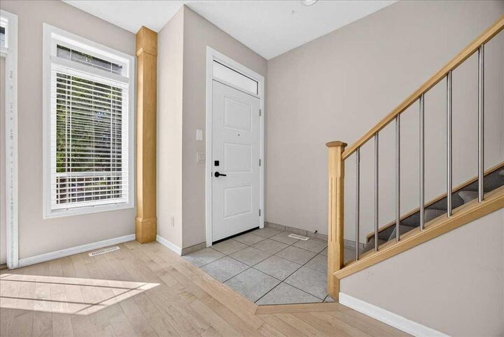 Property Photo: 262 21 Avenue NE AB T2E 1S4