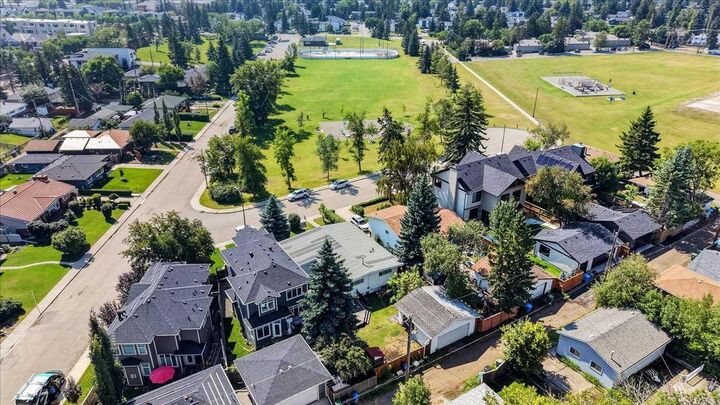 Property Photo:  3308 Rutland Road SW  AB T3E 4R3 