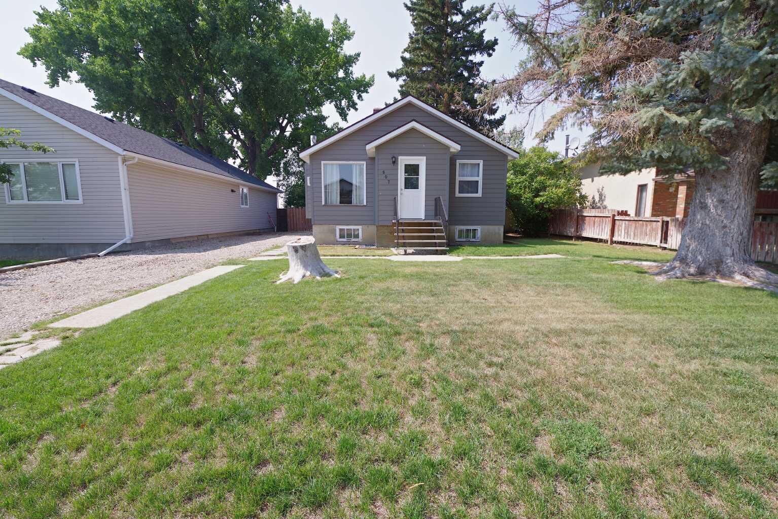 Property Photo: 607 6 Street N AB T0K 2K0