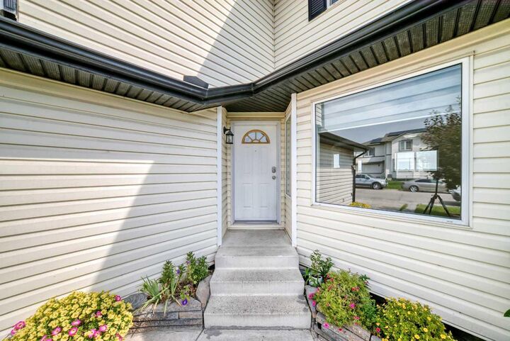 Property Photo: 151 Applestone Park SE AB T2A 7W2