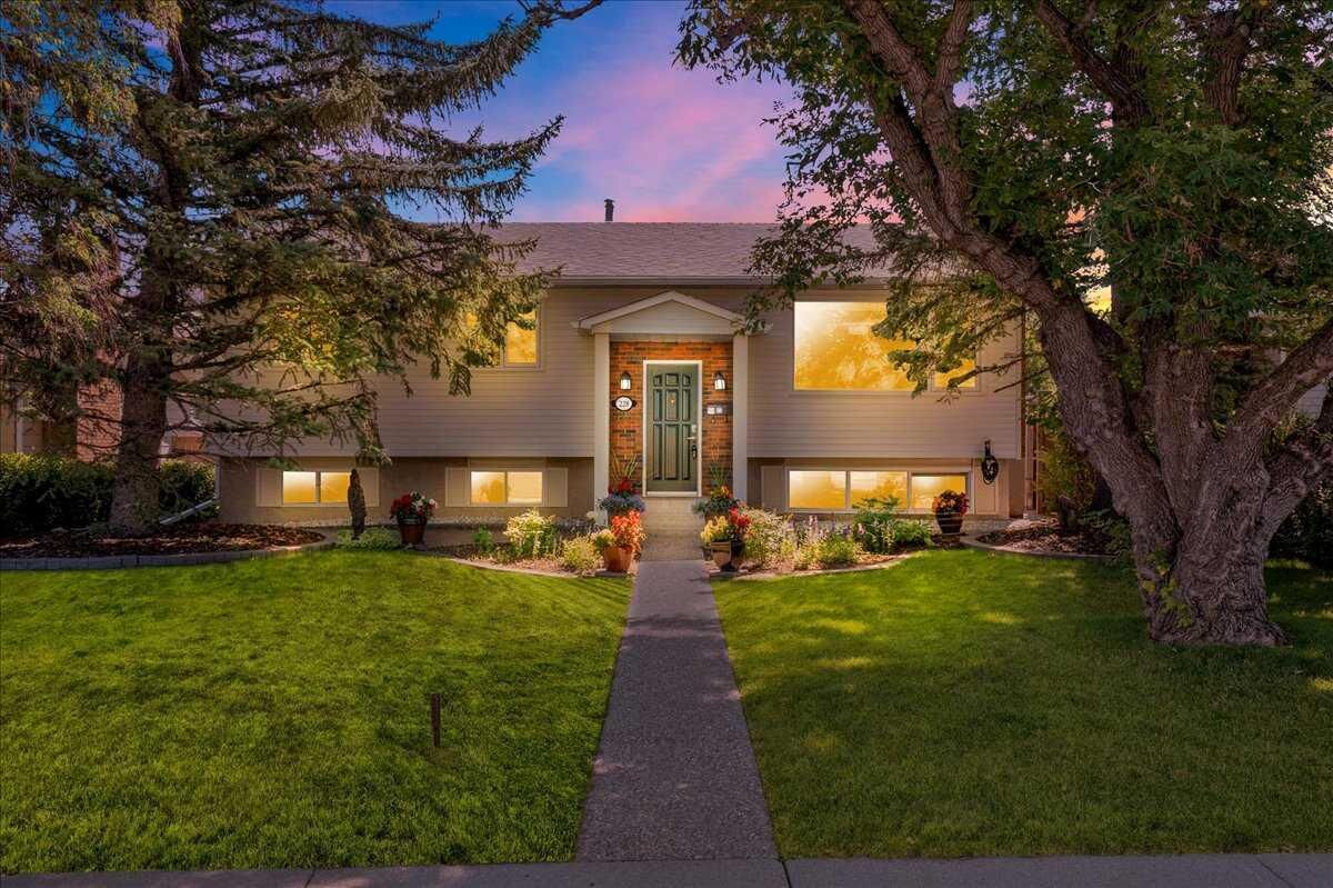 Property Photo: 228 Nottingham Road NW AB T2K 5N5