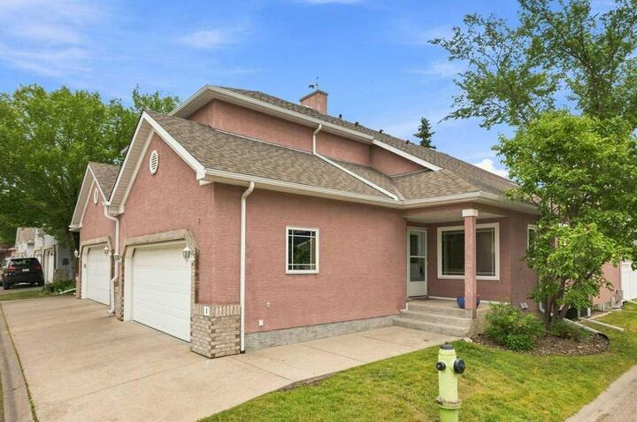 Property Photo:  4 Inglewood Landing SE  AB T2G 5K5 