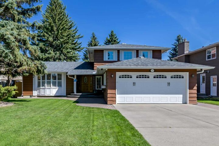 544 Willingdon Boulevard SE — photo 1