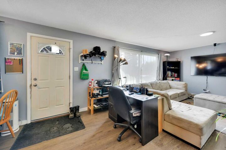 Property Photo: 1 Forest Close AB T4N 4Z7