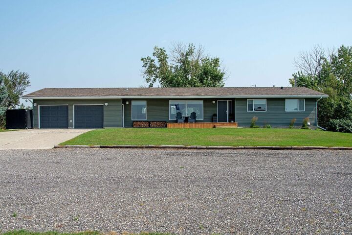 Property Photo: 264057 562 Avenue E AB T0L 0J0