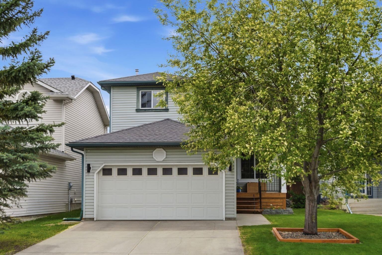 Property Photo: 3725 Douglas Ridge Way SE AB T2Z 3B7