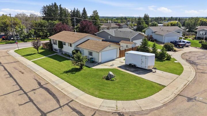 Property Photo: 5401 58 Avenue Close AB T4J 1P8