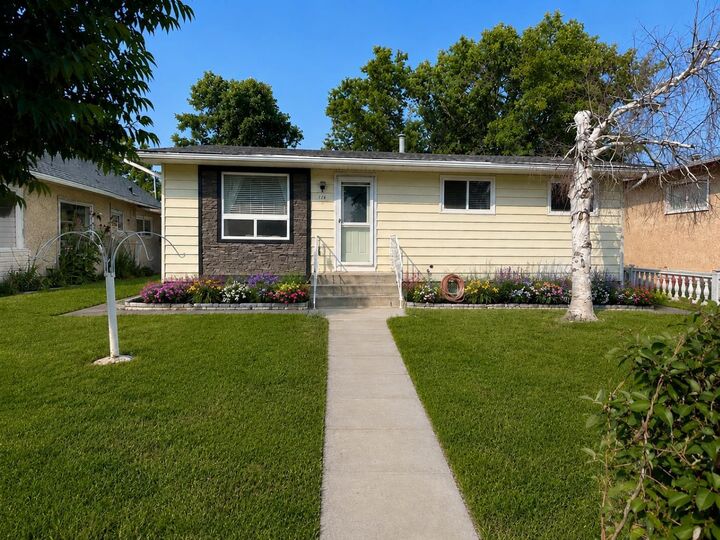 Property Photo: 326 3 Avenue AB T0J 0B0