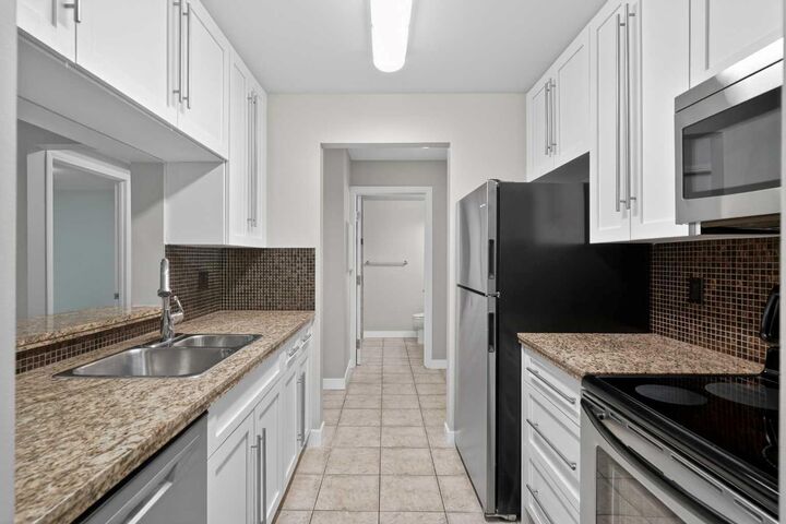 Property Photo: 790 Kingsmere Crescent SW 116 AB T2V 2H8