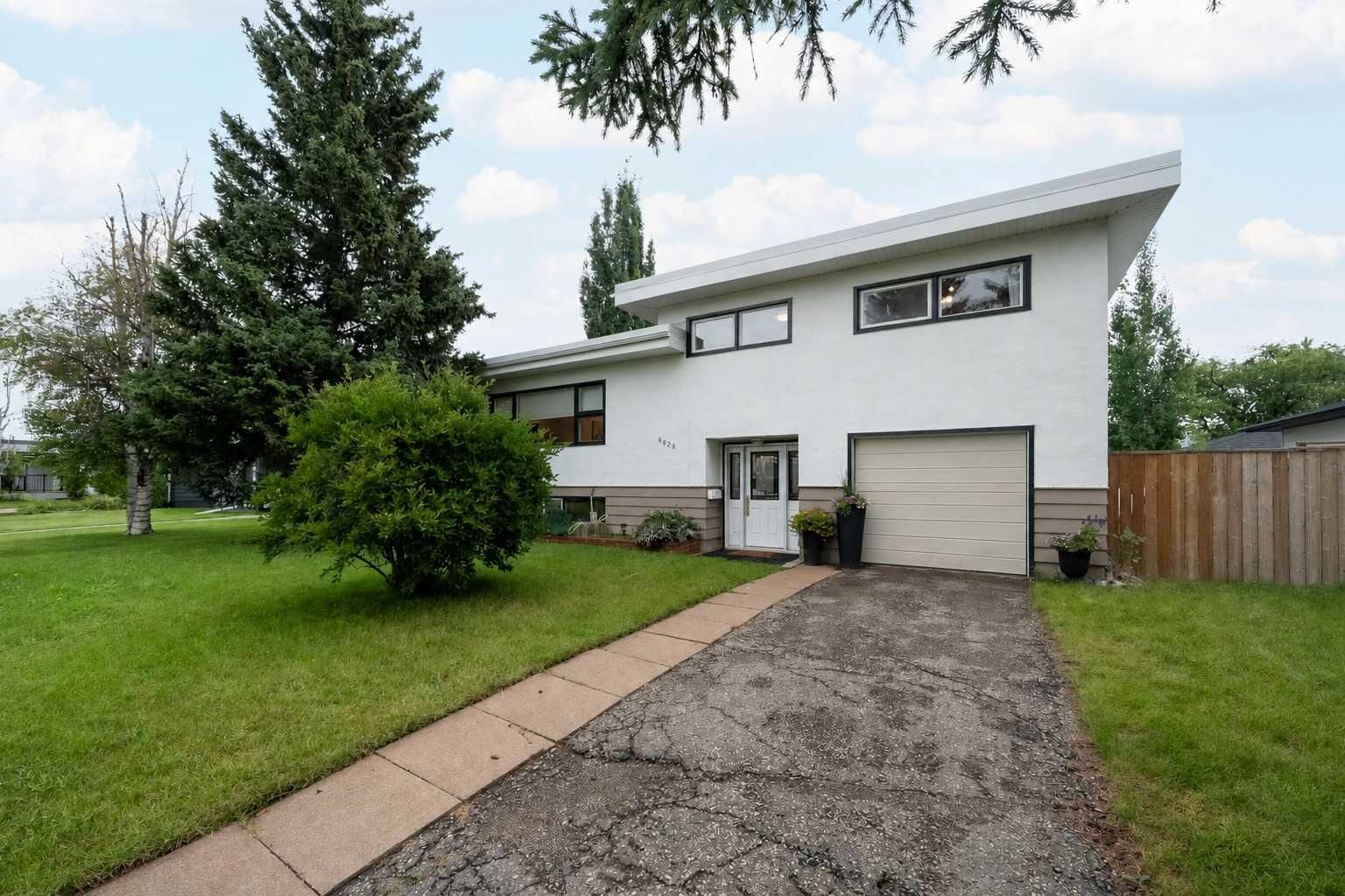 Property Photo: 8628 7 Street SW AB T2V 1G9