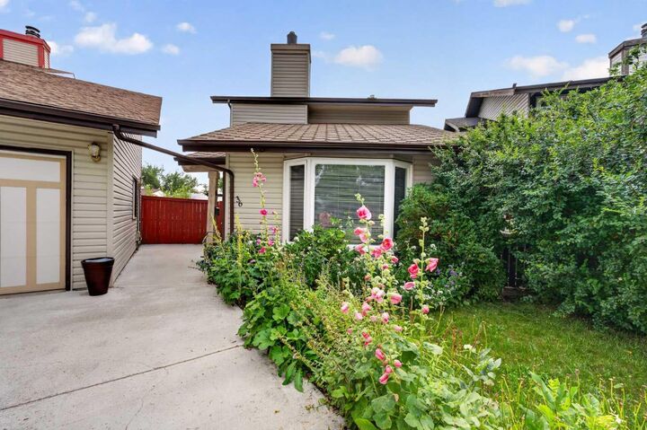 36 Templegreen Bay NE — photo 1