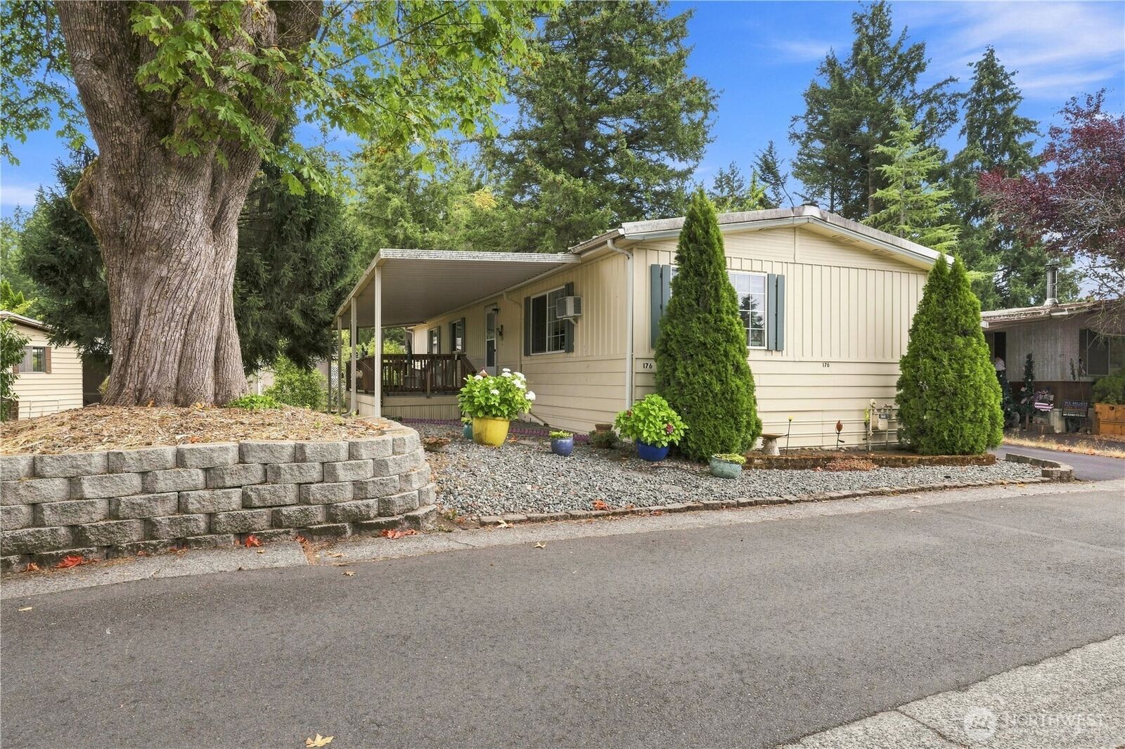 Property Photo:  18425 NE 95th Street 176  WA 98052 