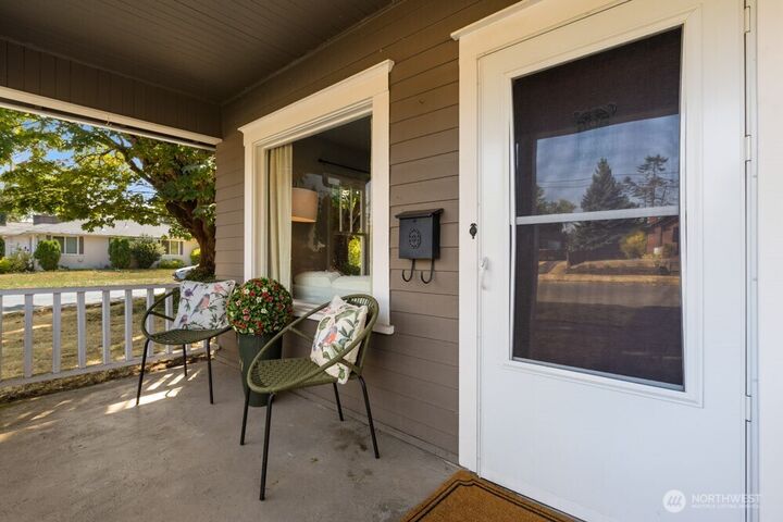 Property Photo:  1002 N Washington Street  WA 98406 