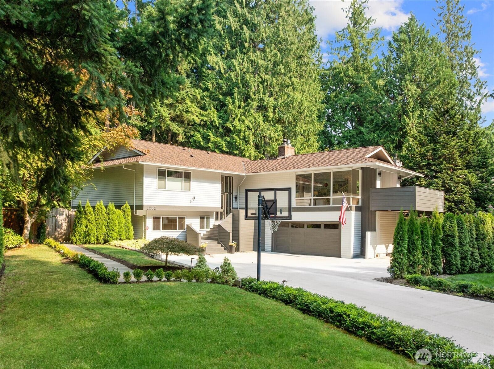 Property Photo:  2202  Sahalee Drive E  WA 98074 