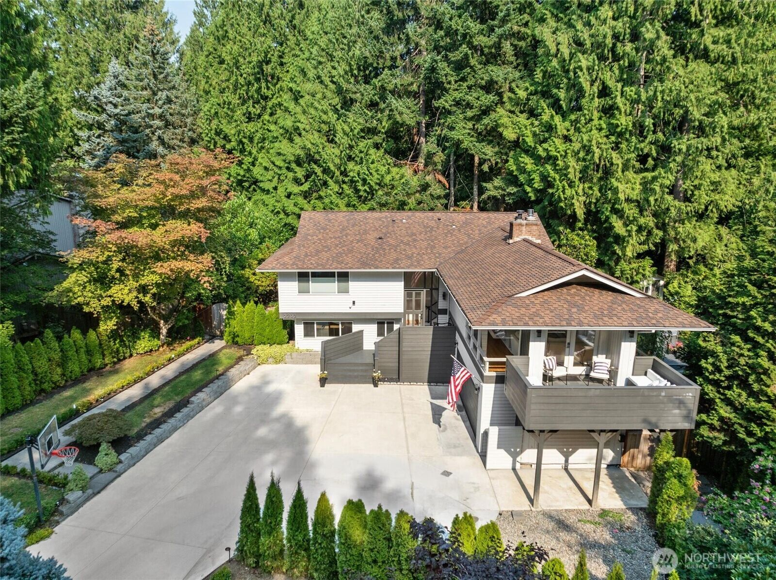 Property Photo: 2202 Sahalee Drive E WA 98074