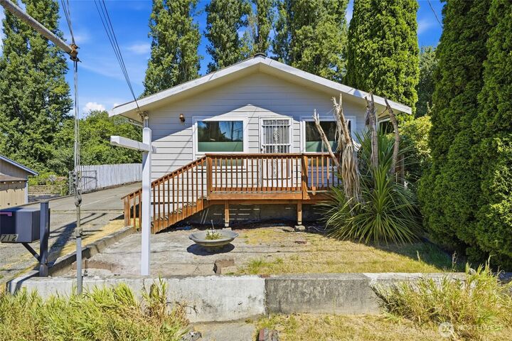 Property Photo: 712 S Director Street WA 98108