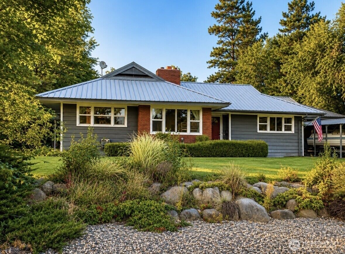 Property Photo: 233 E 2nd Street WA 98855