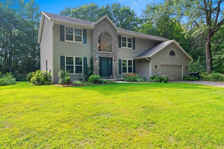 Property Photo:  3611 Royal Oaks Court  WI 54173-8268 