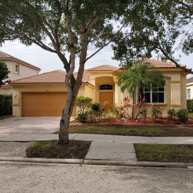 Property Photo: 1002 Lavender Circle FL 33327