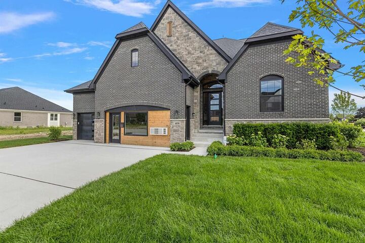 Property Photo:  4140 Blossom Drive  MI 48314 