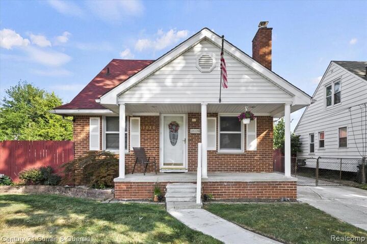 Property Photo:  17960 Hanna Street  MI 48122 