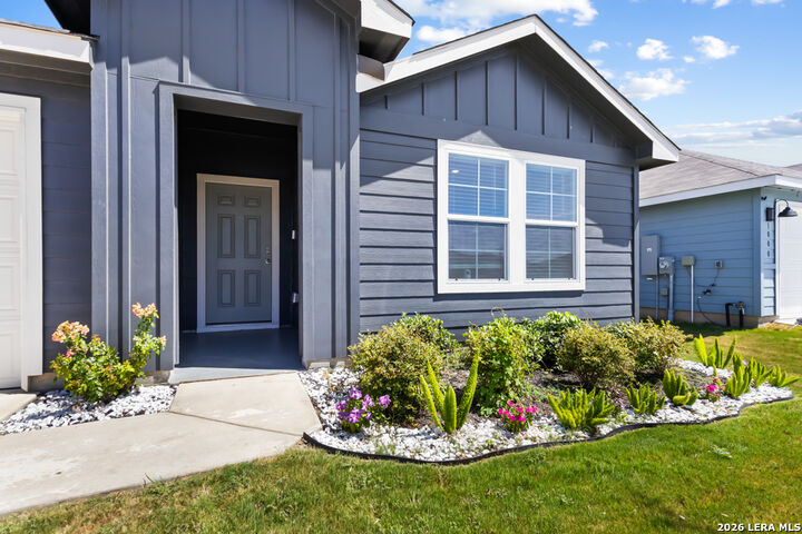 Property Photo:  1004 Village Run  TX 78155 