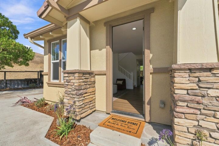 Property Photo: 7072 Goldenspur Loop CA 95138