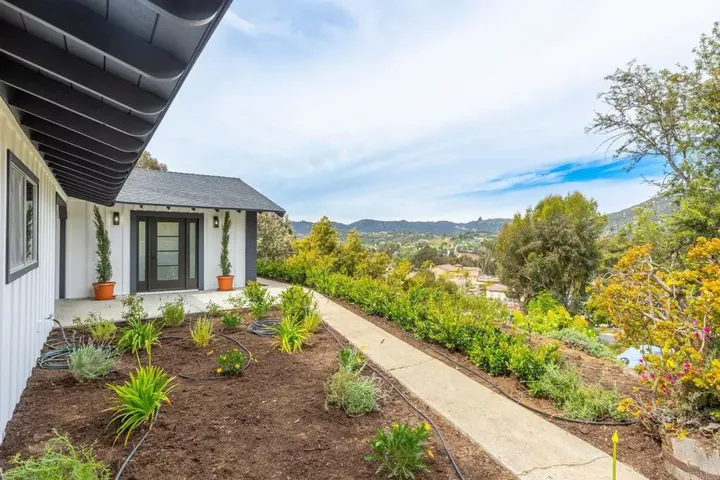 Property Photo:  3346 Laurashawn Lane  CA 92026 