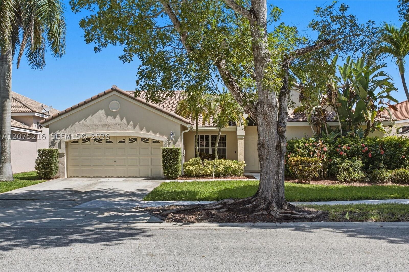 Property Photo:  609 Verona Pl  FL 33326 