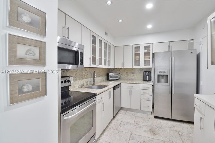Property Photo:  6770 Indian Creek Dr Te  FL 33141 