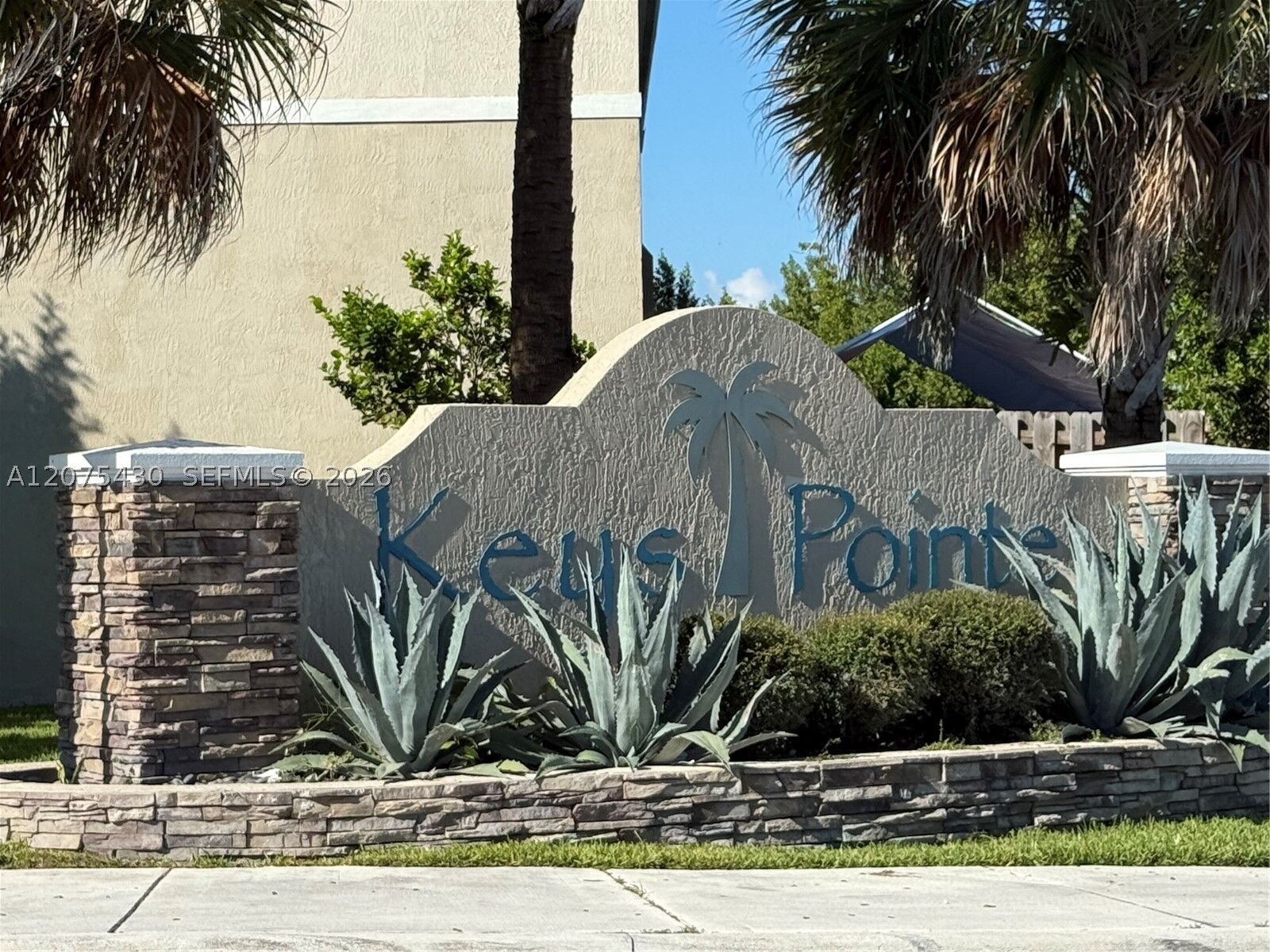 Property Photo: 488 NE 5th Ter FL 33034