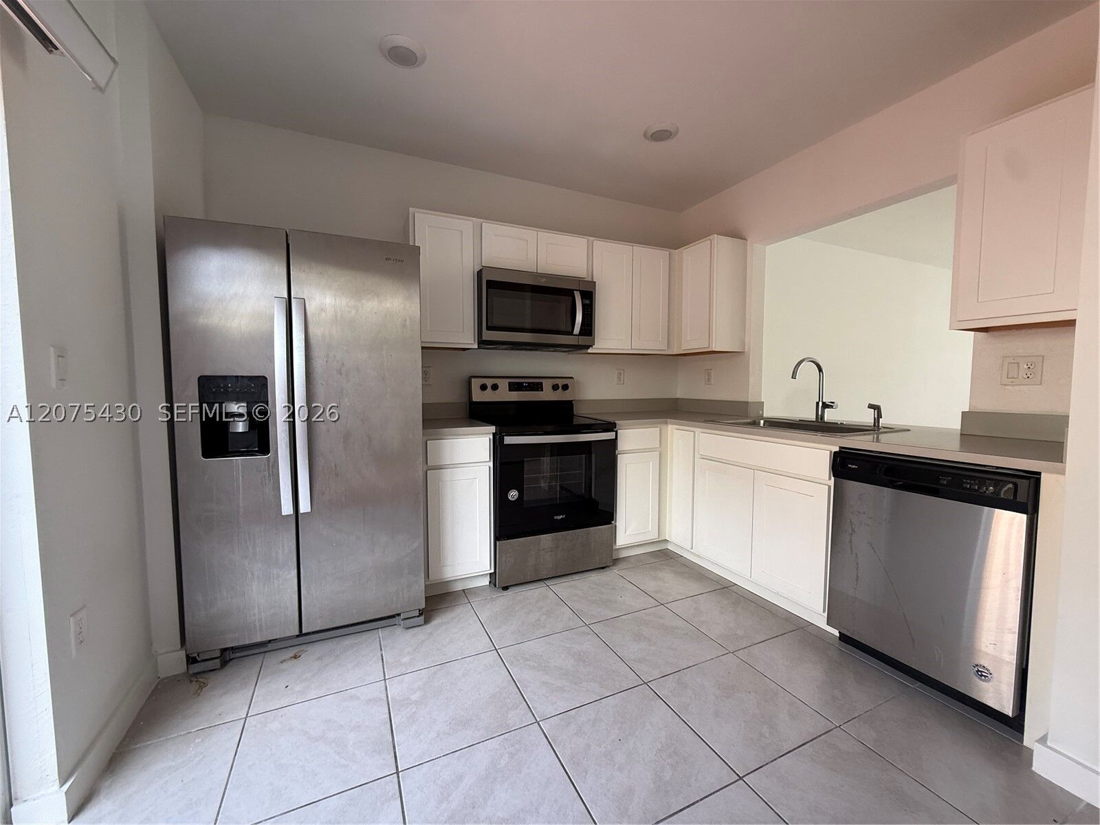 Property Photo: 488 NE 5th Ter FL 33034