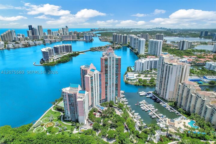 Property Photo: 3370 Hidden Bay Dr 815 FL 33180
