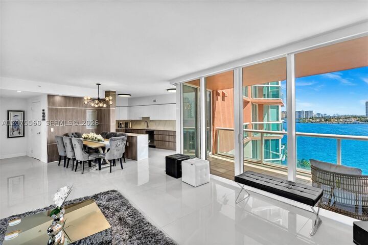Property Photo:  3370 Hidden Bay Dr 815  FL 33180 