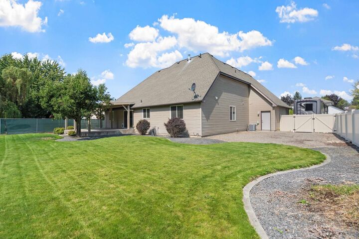 Property Photo: 15926 E Renz Dr WA 99037