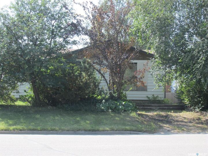 Property Photo:  800 9th Avenue W  SK S0E 1E0 