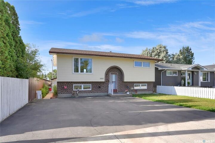 Property Photo:  1507 Caribou Street W  SK S6H 7N5 