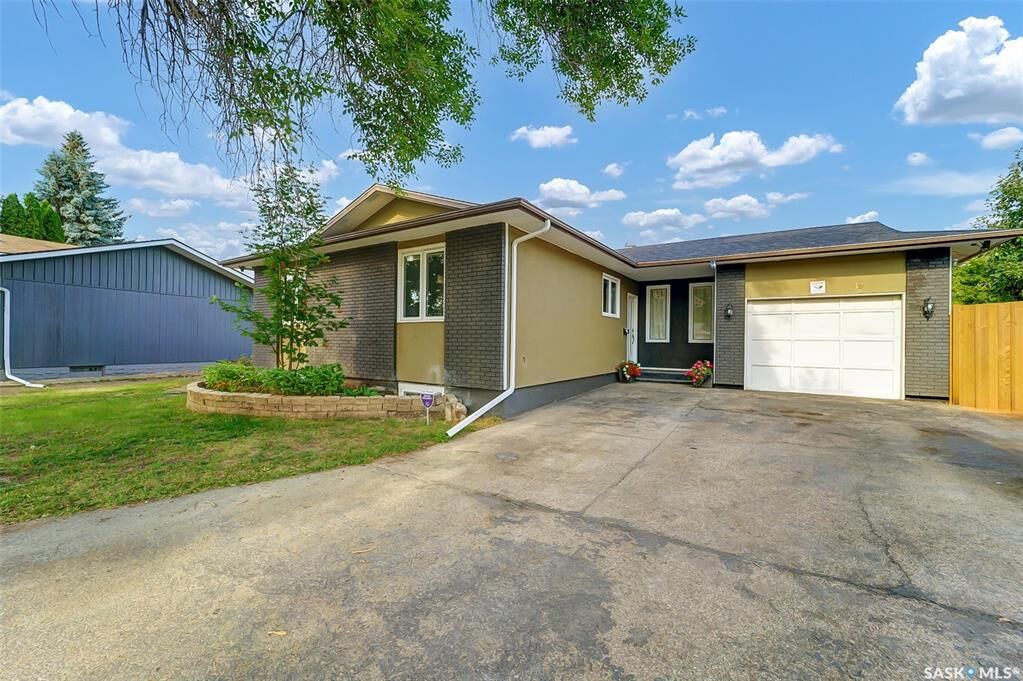 Property Photo: 19 Barr Place SK S7M 4G1