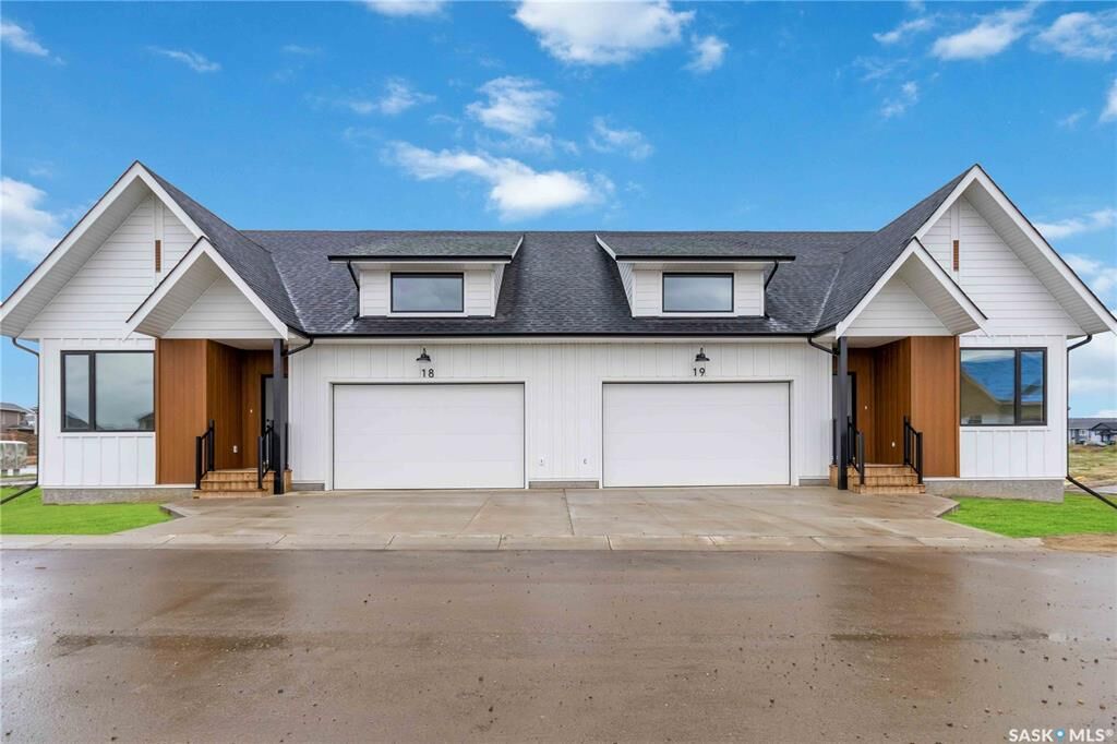 Property Photo:  105 Hathway Crescent 1  SK S7V 0P5 