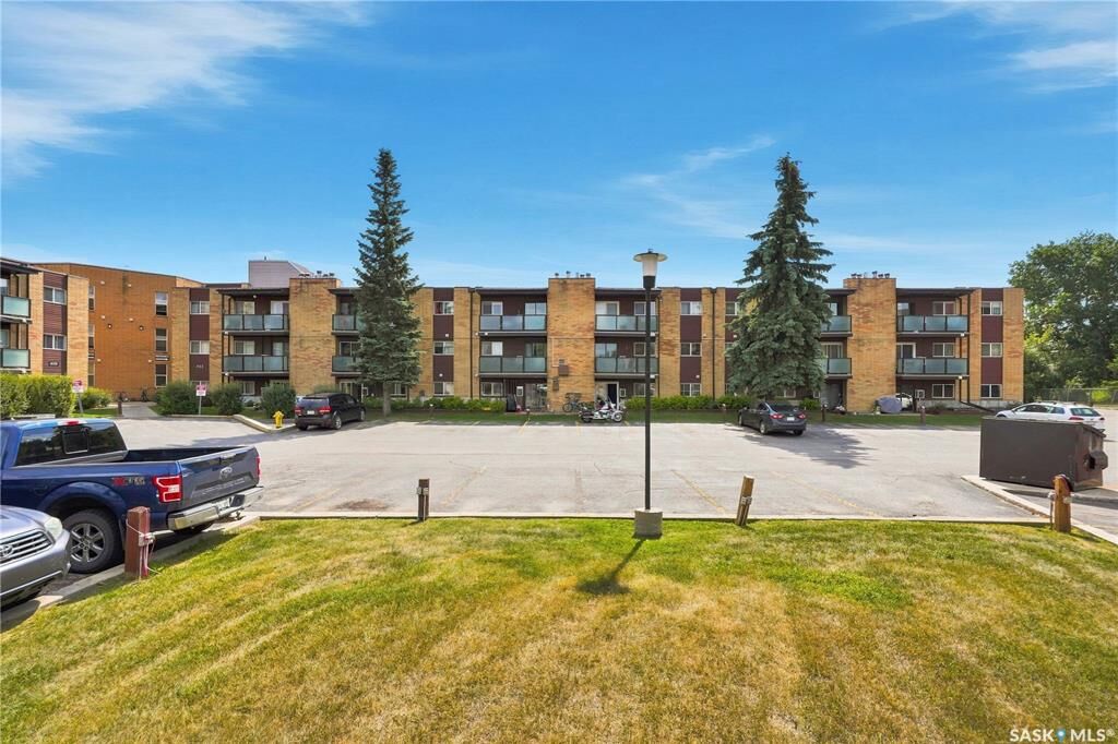 Property Photo: 423 Tait Court 308 SK S7H 5L3