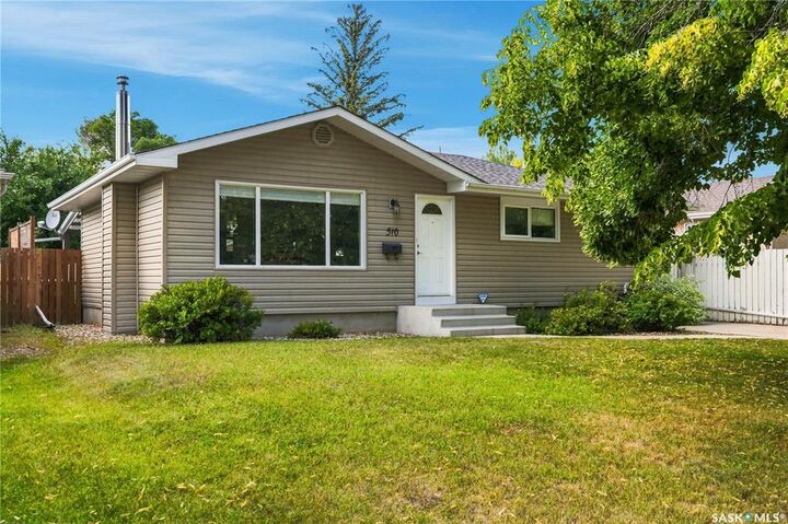 510 Dalhousie Crescent — photo 1