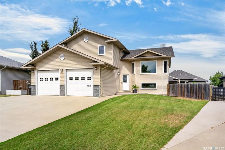 1329 Heidgerken Crescent — photo 1