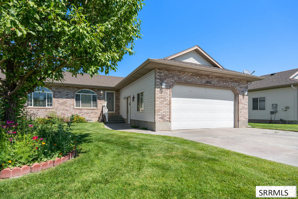 Property Photo:  3737 Silverwood Circle  ID 83406 