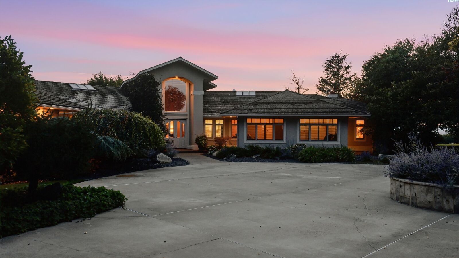 Property Photo: 165804 Snipes Rd WA 98930