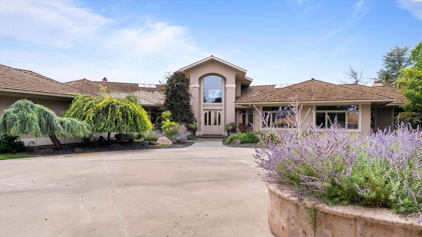 Property Photo: 165804 Snipes Rd WA 98930
