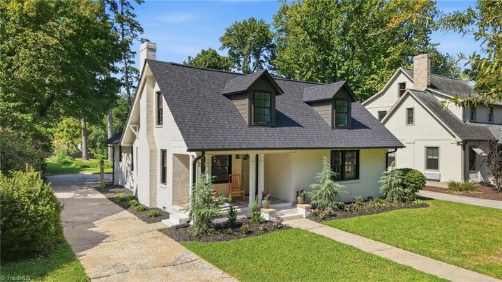 Property Photo: 813 Arbordale Avenue NC 27262