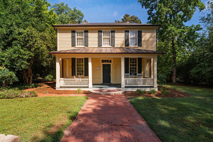 Property Photo:  513 E East Franklin Street  NC 27514 