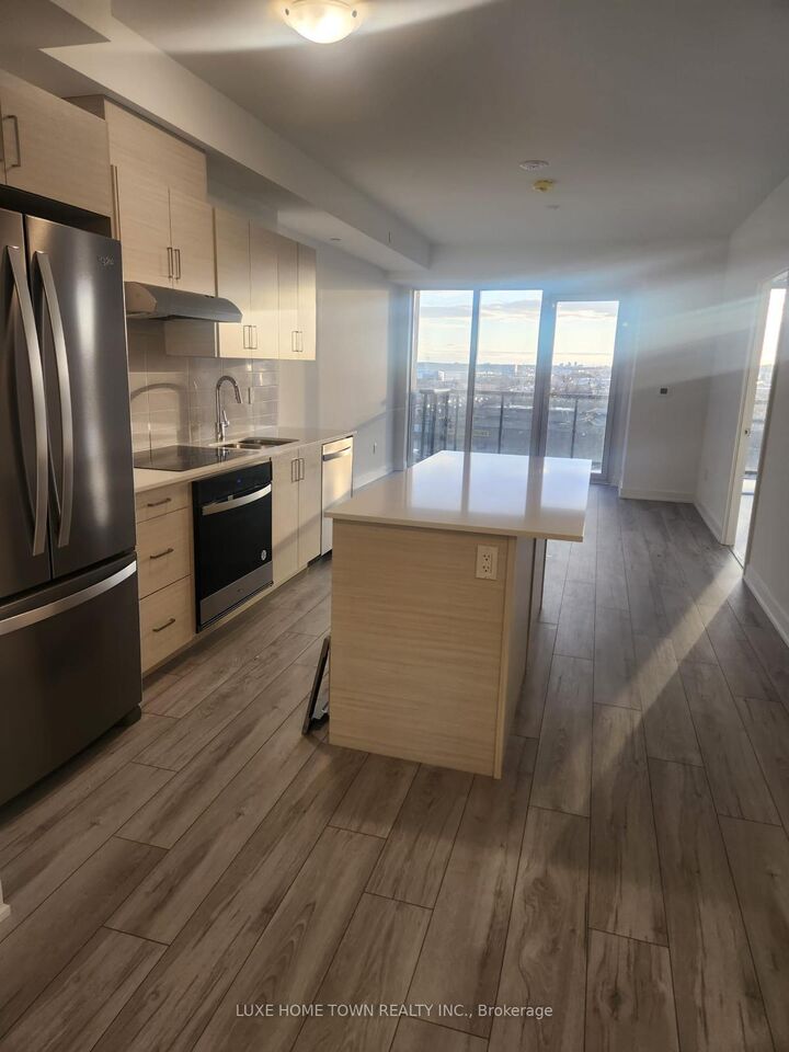 Property Photo:  1035 Southdown Road 910  ON L5J 0A2 