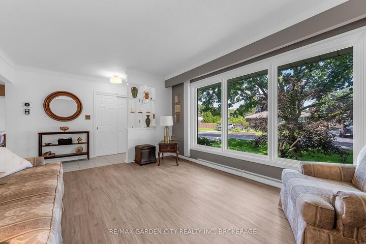Property Photo:  4 Regina Avenue  ON L2M 3G6 