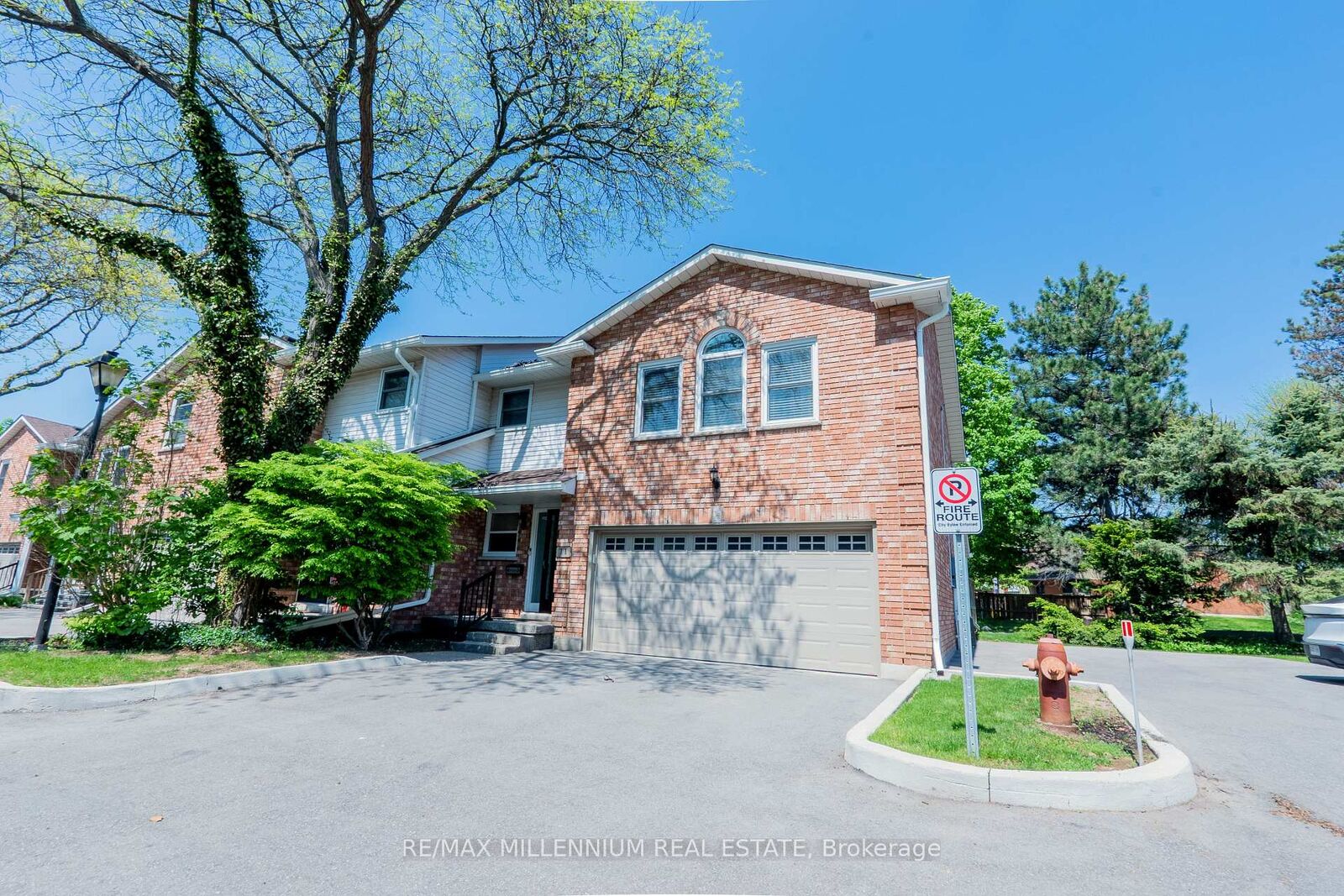 Property Photo: 230 Meadowbrook Drive 11 ON L9G 4V2